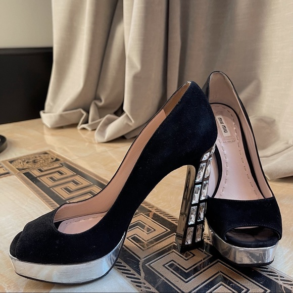 🔥NEW MIU MIU🔥 Swarovski Crystal-Embellished Suede Heels - Picture 3 of 11
